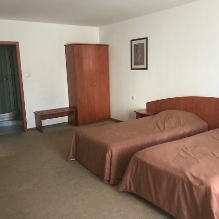 Family Hotel Odessa Sevlievo Buitenkant foto