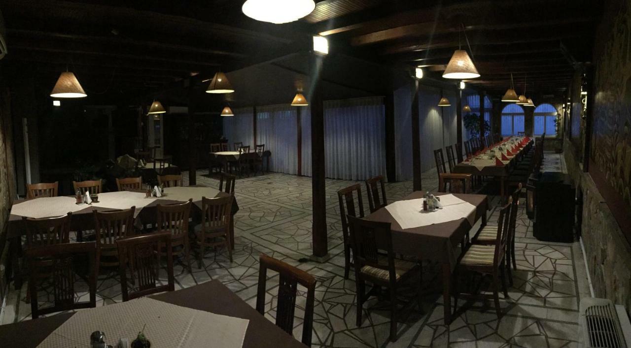 Family Hotel Odessa Sevlievo Buitenkant foto