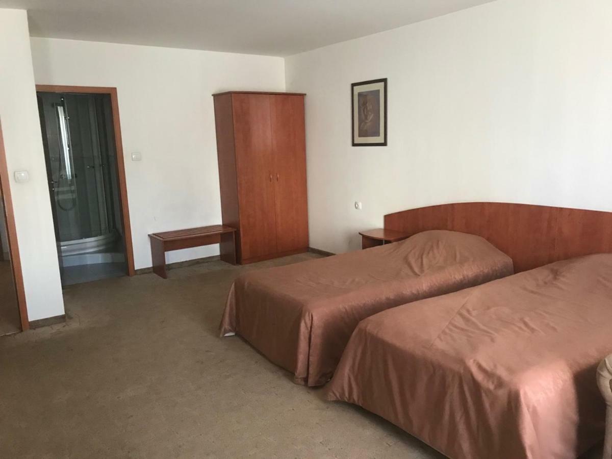 Family Hotel Odessa Sevlievo Buitenkant foto