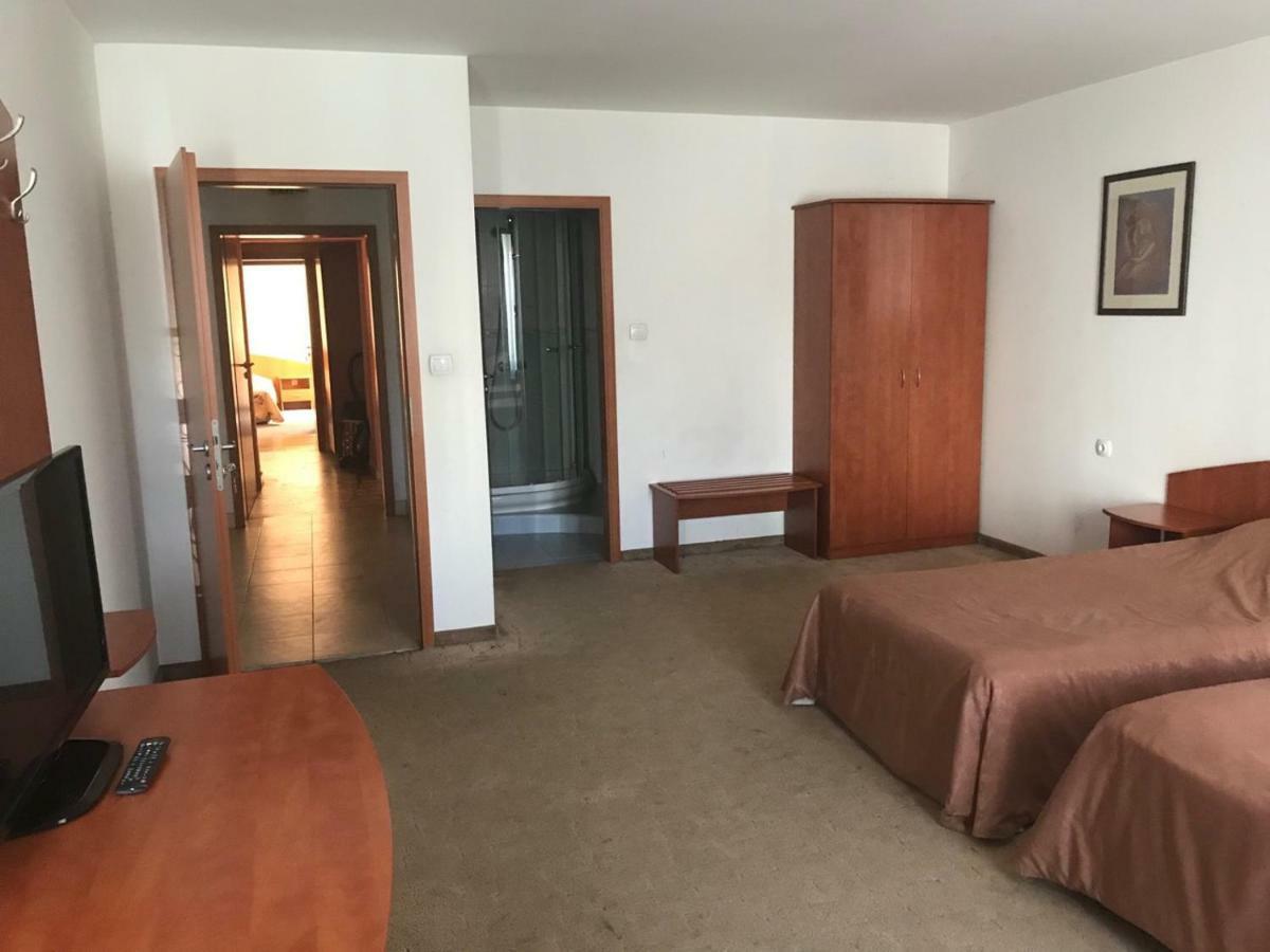 Family Hotel Odessa Sevlievo Buitenkant foto