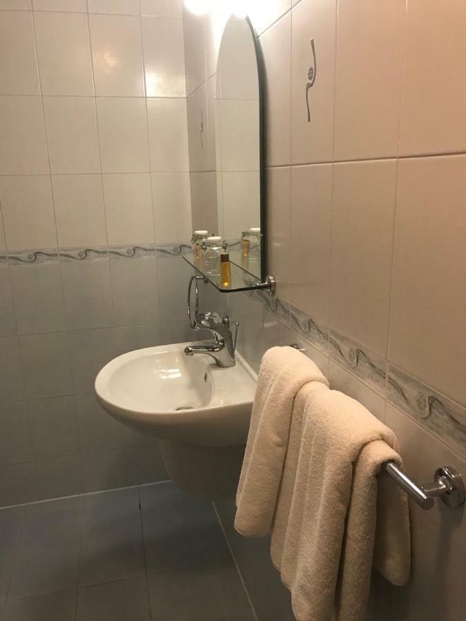 Family Hotel Odessa Sevlievo Buitenkant foto