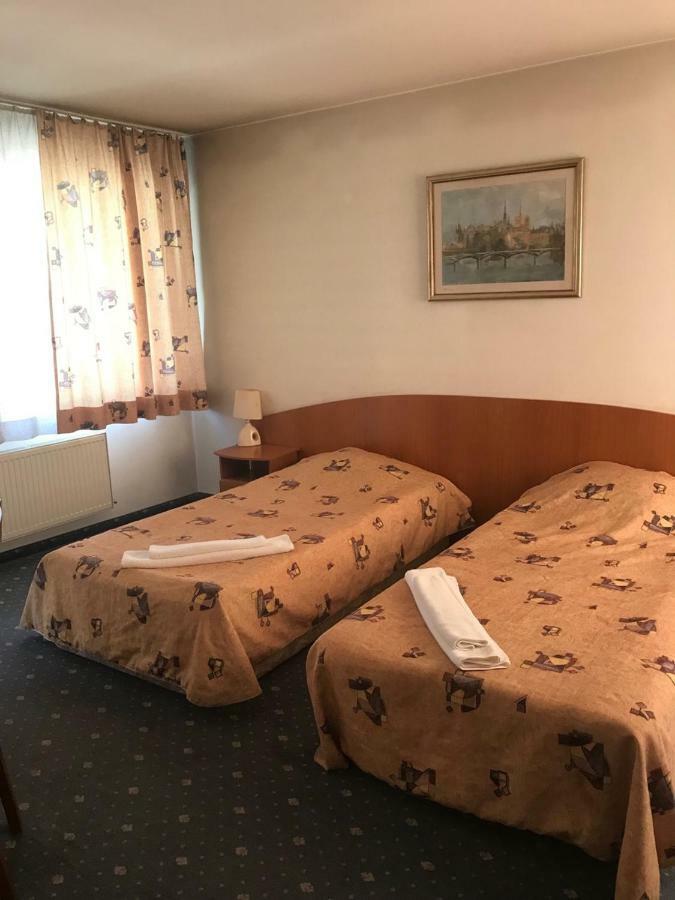 Family Hotel Odessa Sevlievo Buitenkant foto